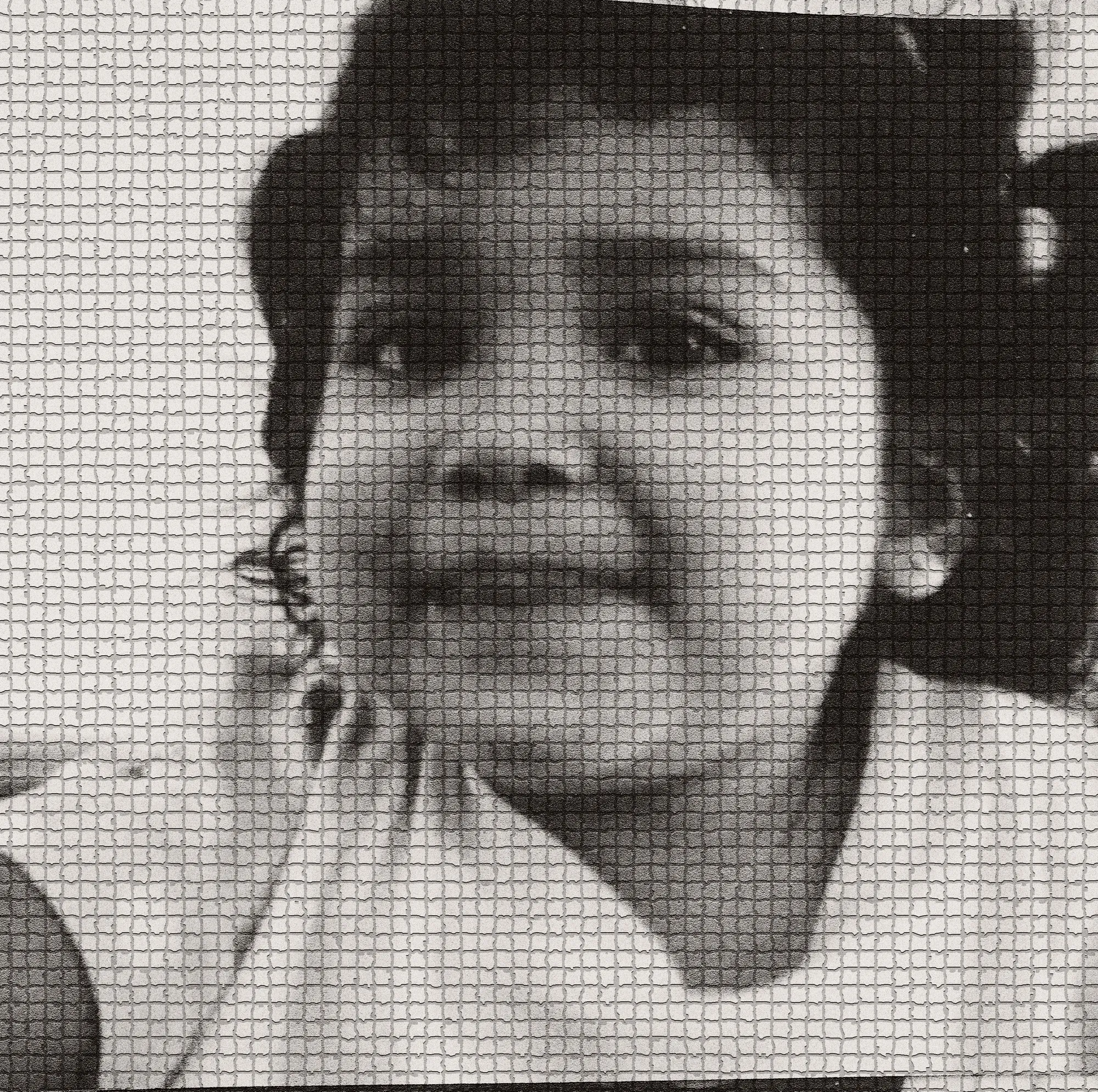 Azu de niña, foto en blanco y negro con trama